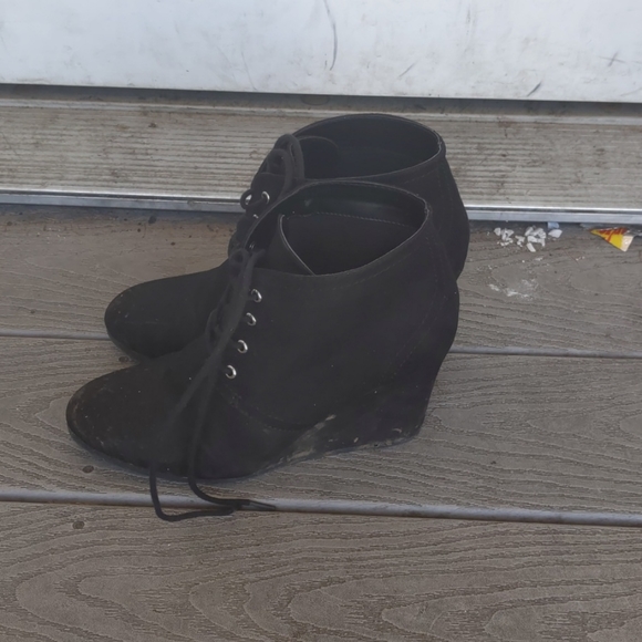 Shoes - Picture 2 of 4